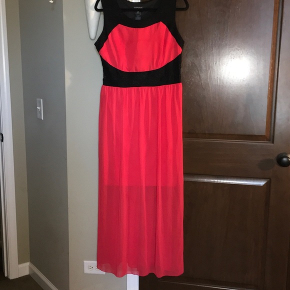 Enfocus Studios Dresses & Skirts - Chic Black and Red Maxi Dress NWOT